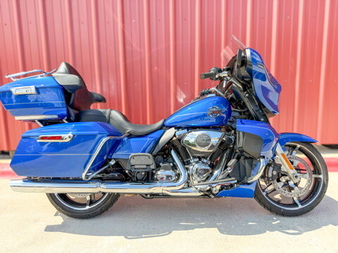 2025 Harley-Davidson® Street Glide® Ultra Blue Burst