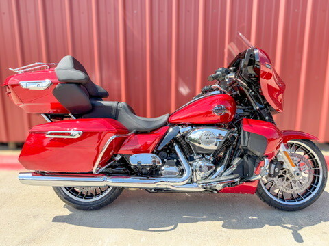 2026 Harley-Davidson® Street Glide Limited Brilliant Red Chrome Trim