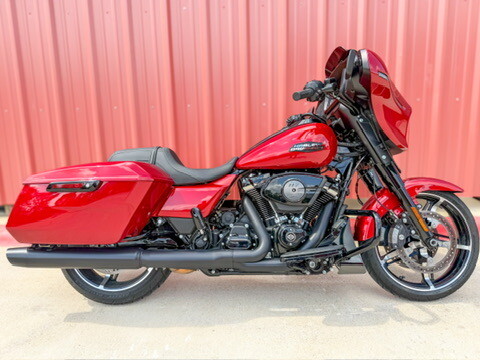 2025 Harley-Davidson® Street Glide® Brilliant Red - Black Finish