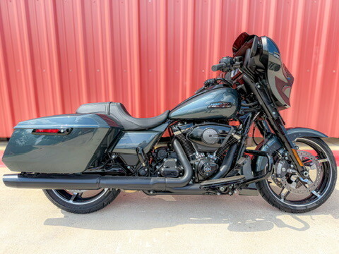 2025 Harley-Davidson<sup>®</sup> Street Glide® Iron Horse Metallic - Black Finish