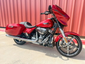 2025 Harley-Davidson<sup>®</sup> Street Glide® Brilliant Red thumb 2
