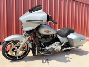 2025 Harley-Davidson<sup>®</sup> Street Glide® Atlas Silver Metallic thumb 0