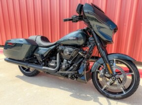 2025 Harley-Davidson<sup>®</sup> Street Glide® Iron Horse Metallic - Black Finish thumb 2