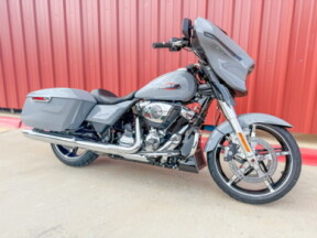 2026 Harley-Davidson® Street Glide® Dark Billiard Gray Chrome Trim thumb 3