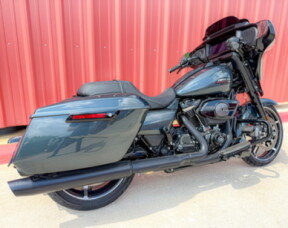 2025 Harley-Davidson<sup>®</sup> Street Glide® Iron Horse Metallic - Black Finish thumb 3