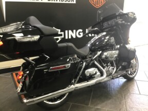 2026 Harley-Davidson® Street Glide Limited Vivid Black Chrome Trim thumb 0