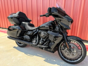 2026 Harley-Davidson® Street Glide Limited Vivid Black Black Trim thumb 2