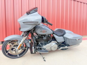 2026 Harley-Davidson® Street Glide® Dark Billiard Gray Chrome Trim thumb 1