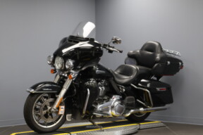 2019 Harley-Davidson® Electra Glide® Ultra Classic® FLHTCU thumb 1