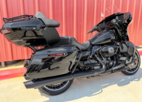 2026 Harley-Davidson® Street Glide Limited Vivid Black Black Trim thumb 3