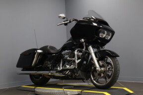 2017 Harley-Davidson® Road Glide® FLTRX thumb 3