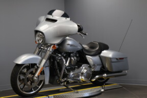 2020 Harley-Davidson® Street Glide® FLHX thumb 1
