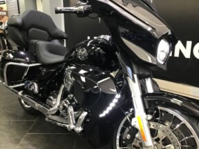 2026 Harley-Davidson® Street Glide Limited Vivid Black Chrome Trim thumb 2