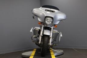 2020 Harley-Davidson® Street Glide® FLHX thumb 2