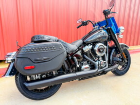 2026 Harley-Davidson® Liberty Edition Heritage Classic Midnight Ember Two-Up Laced Wheels thumb 2