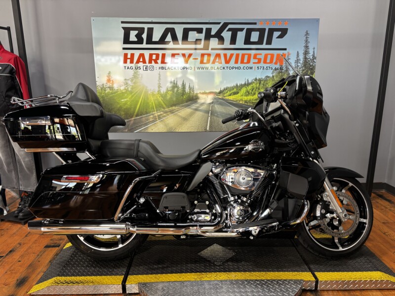 2025 Harley-Davidson® Street Glide™ Ultra VIVID BLACK W/ PINSTRIPE