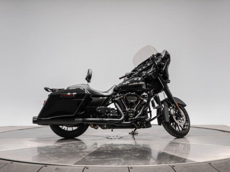 2018 HARLEY-DAVIDSON FLHXS STREET GLIDE SPECIAL in Vivid Black