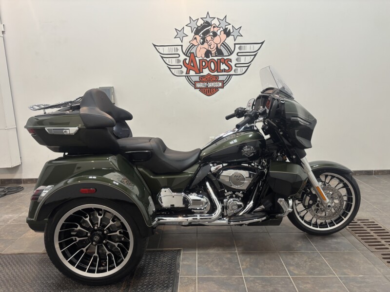 2026 Harley-Davidson® Street Glide 3 Limited Olive Steel Metallic / Vivid Black Chrome Trim