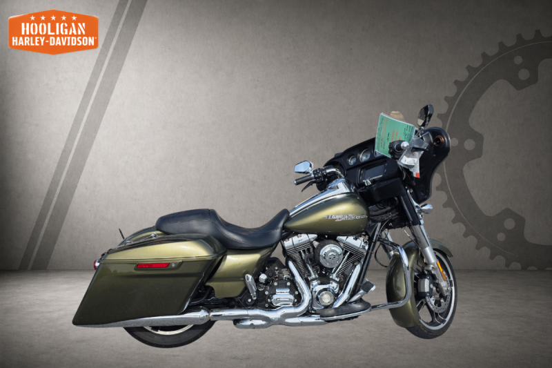 2016 Harley-Davidson® Street Glide® Special OLIVE GOLD
