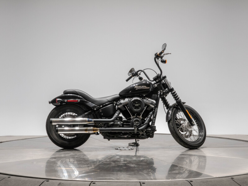 2018 HARLEY-DAVIDSON FXBB STREET BOB in Vivid Black