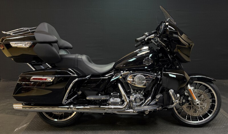 Harley-Davidson® Street Glide® 2026 FLHX VIVID BLACK