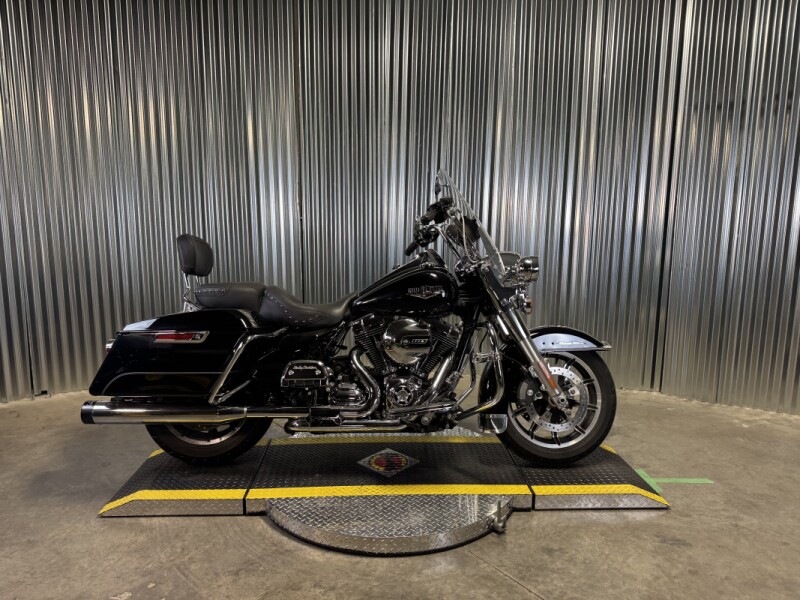2016 Harley-Davidson® Road King® Vivid Black