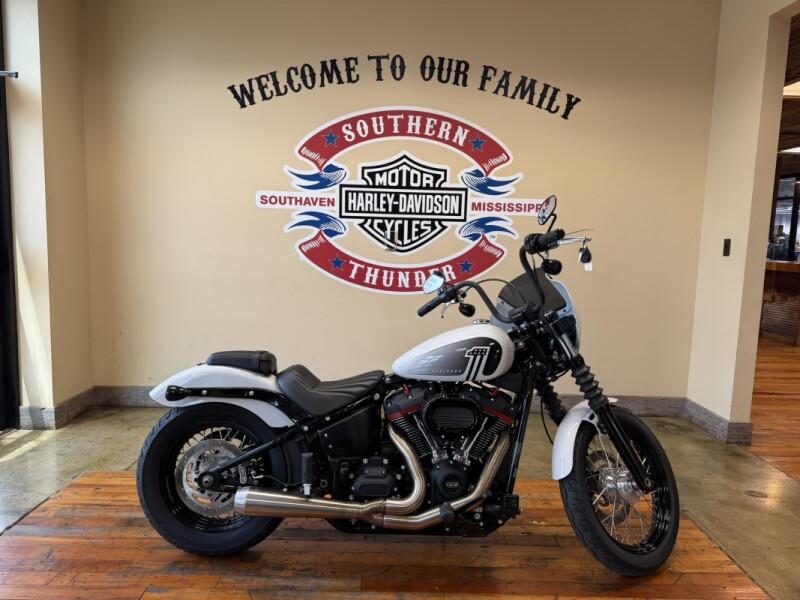 2021 Harley-Davidson® Street Bob® 122 Stone Washed White Pearl