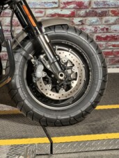 Harley-Davidson® Fat Bob® 114 2018 FXFBS INDSTRL GRY DNM thumb 1