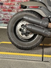 Harley-Davidson® Fat Bob® 114 2018 FXFBS INDSTRL GRY DNM thumb 0