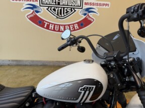 2021 Harley-Davidson® Street Bob® 122 Stone Washed White Pearl thumb 3