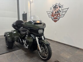 2026 Harley-Davidson® Street Glide 3 Limited Olive Steel Metallic / Vivid Black Chrome Trim thumb 3
