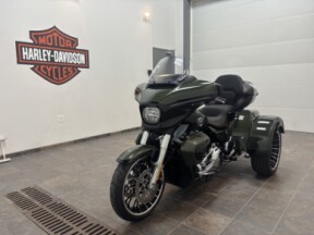 2026 Harley-Davidson® Street Glide 3 Limited Olive Steel Metallic / Vivid Black Chrome Trim thumb 0