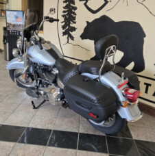 2023 Harley-Davidson® Heritage Classic Atlas Silver Metallic thumb 2