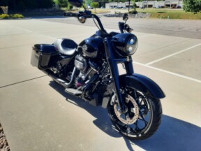 2025 Harley-Davidson® Road King® Special Vivid Black thumb 1