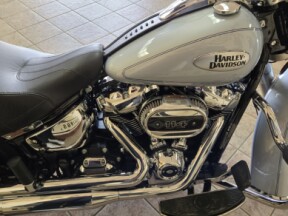 2023 Harley-Davidson® Heritage Classic Atlas Silver Metallic thumb 3