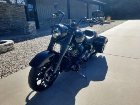 2025 Harley-Davidson® Road King® Special Vivid Black thumb 3
