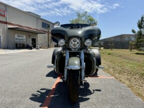 2021 Harley-Davidson® Tri Glide® Ultra FLHTCUTG thumb 2