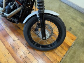2021 Harley-Davidson® Street Bob® 122 Stone Washed White Pearl thumb 0