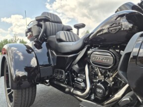 FLHTCUTGSE 2021 CVO™ Tri Glide® thumb 3