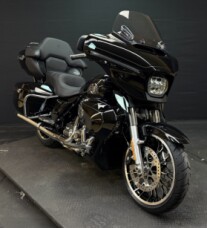 Harley-Davidson® Street Glide® 2026 FLHX VIVID BLACK thumb 3