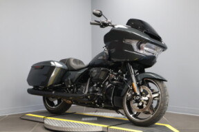 2025 Harley-Davidson® Road Glide™ FLTRX thumb 3
