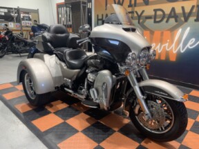 2018 Harley-Davidson Tri-Glide Ultra FLHTCUTG thumb 2