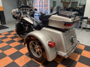 2018 Harley-Davidson Tri-Glide Ultra FLHTCUTG thumb 1