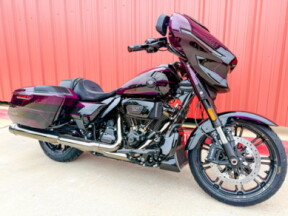 2025 Harley-Davidson® CVO™ Street Glide® Poison Berry thumb 3