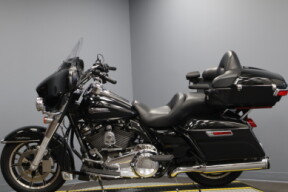 2018 Harley-Davidson® Electra Glide® Ultra Classic® FLHTCU thumb 0