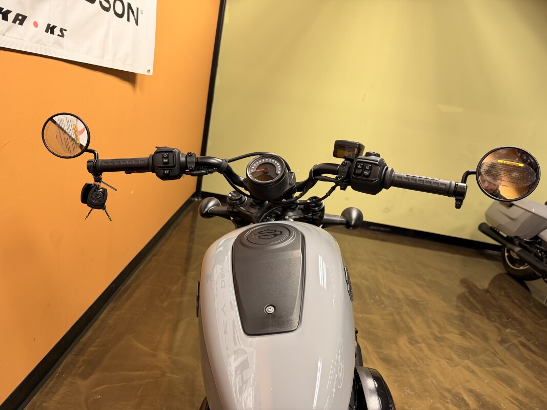 RH975 2026 Nightster®, photo 8