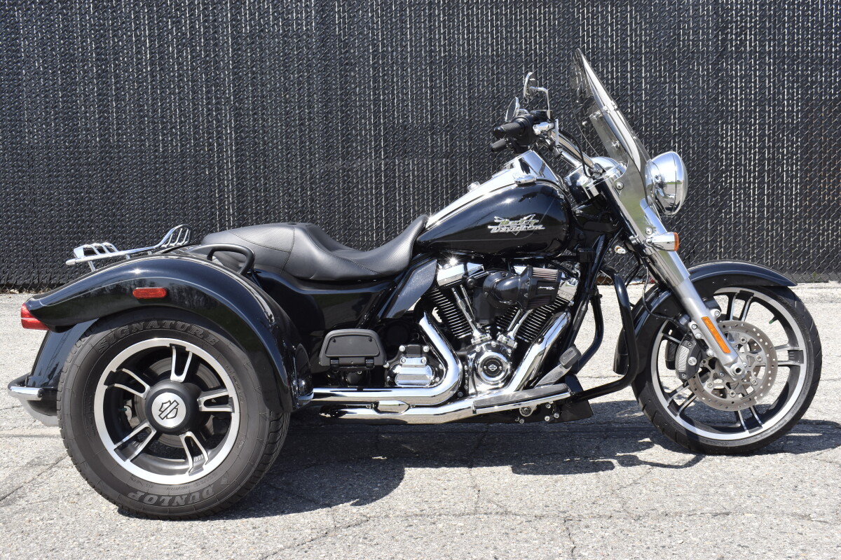 2022 Harley-Davidson® Freewheeler® Vivid Black | MotorCity Harley
