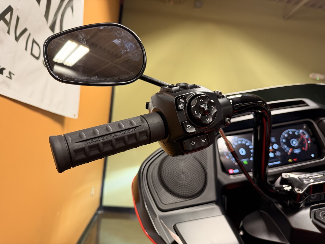 FLTRX 2026 Road Glide®, photo 11