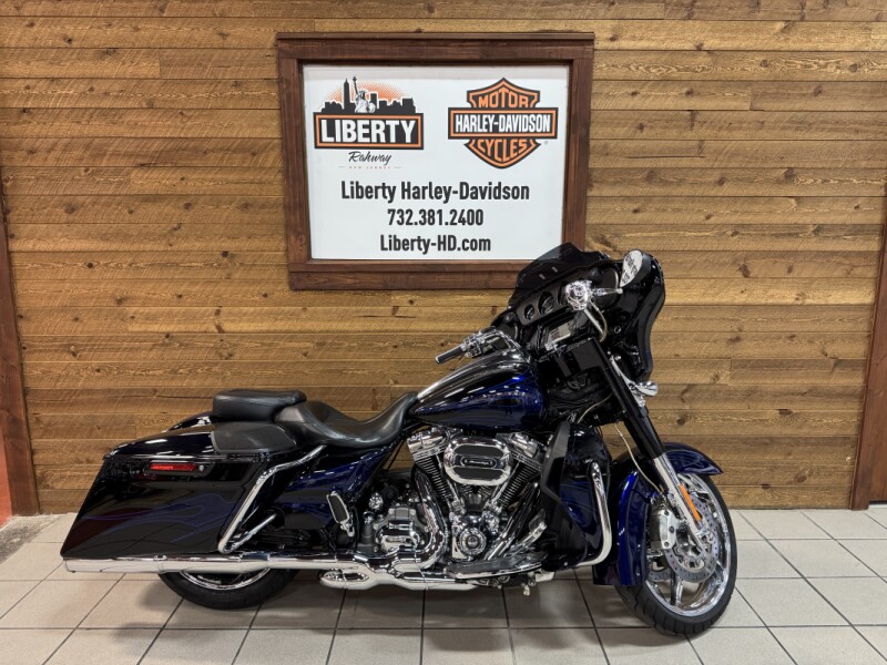 2016 Harley-Davidson® CVO™ Street Glide® Black Licorice with Midnight Cobalt Flames FLHXSE