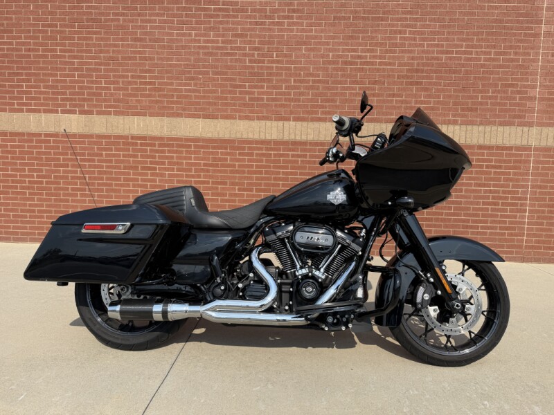 2022 Harley-Davidson® Road Glide® Special Vivid Black - Black Finish
